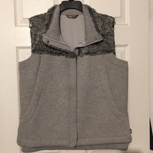 Women’s North face vest XL